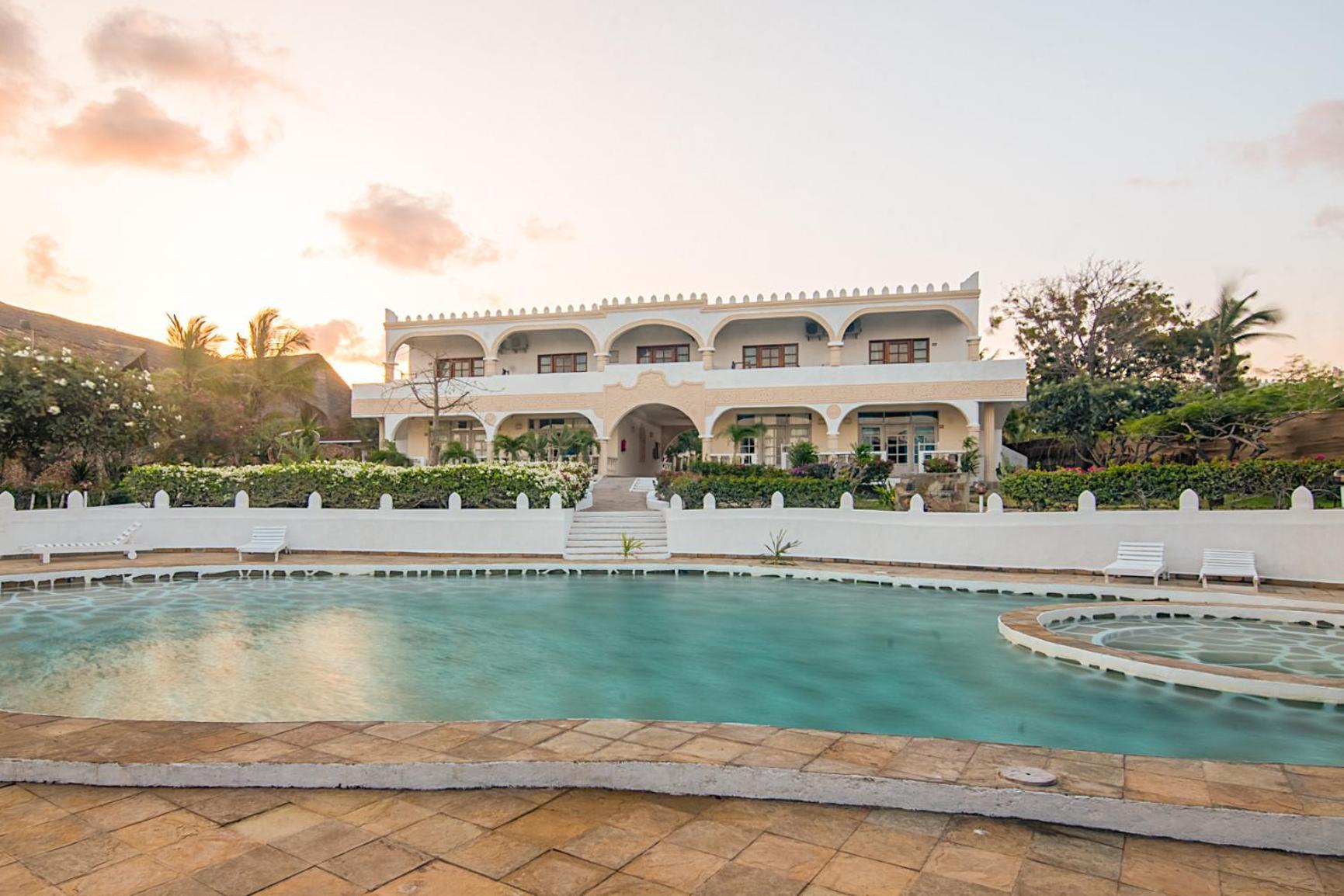 Jacaranda Beach Resort Ватаму Экстерьер фото